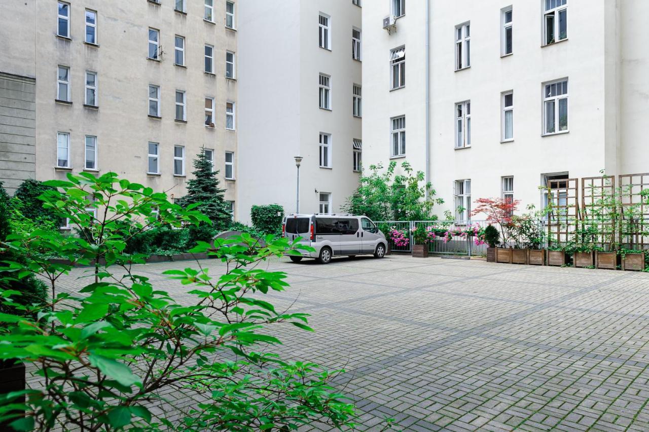 Stylish Apartment In The City Center Of ワルシャワ エクステリア 写真